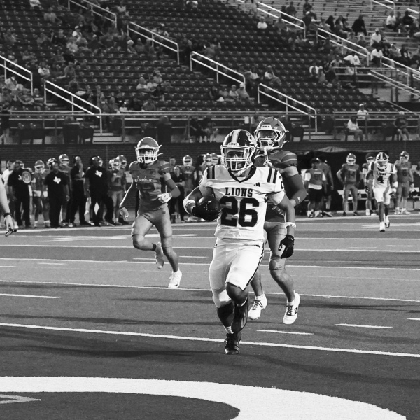 Kiimani Dandy (26) scurries to the goal for one of his 5 touchdowns. photosbylezley.com