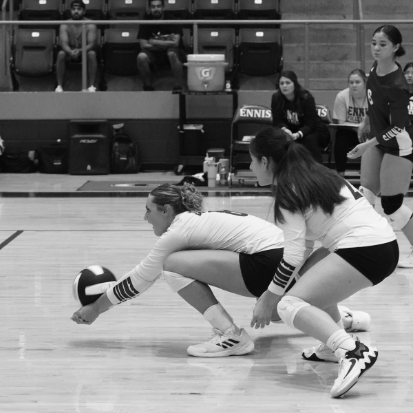 Ennis powers past Ponies, 3-1