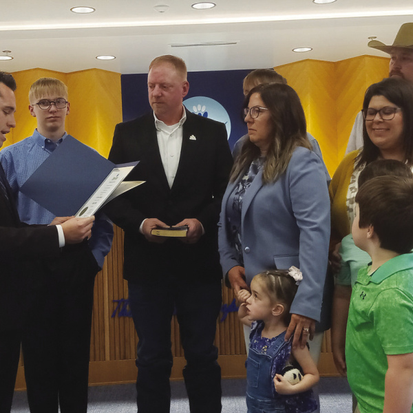 Mayor-elect Isbell receives oath of office