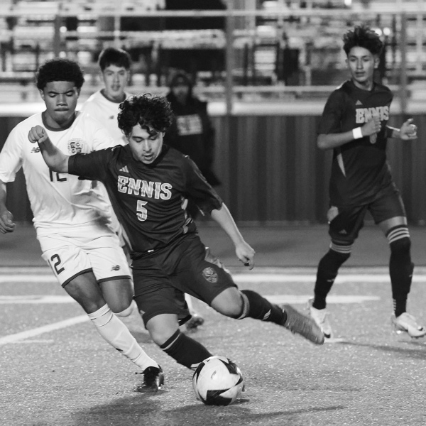 Red Oak stuns Ennis, 2-1, on late goal