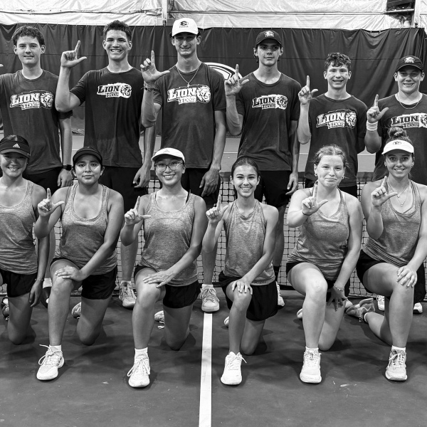 Ennis tennis courting district playoff berth
