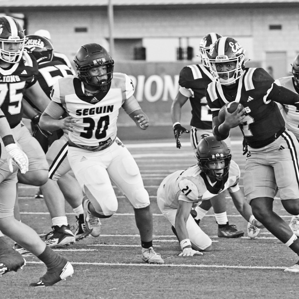QB Elijah LeBlanc (7) breaks-off a big run in the Lions first touchdown drive. photosbylezley.com