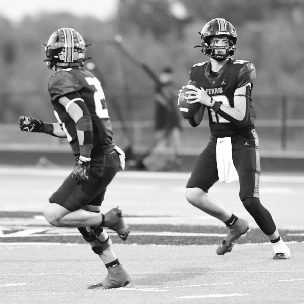 Greek throws 7 TDs, Ferris bombs Venus, 51-33