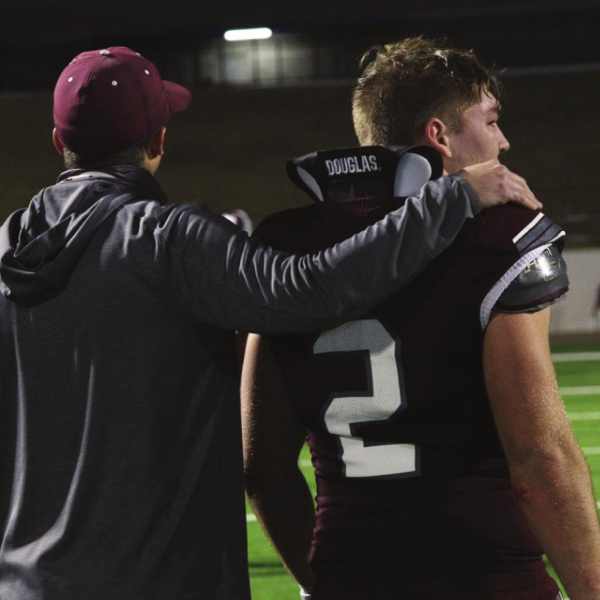 No. 1 Ennis falls flat to Wolves; Four second-half turnovers, D-line gashed