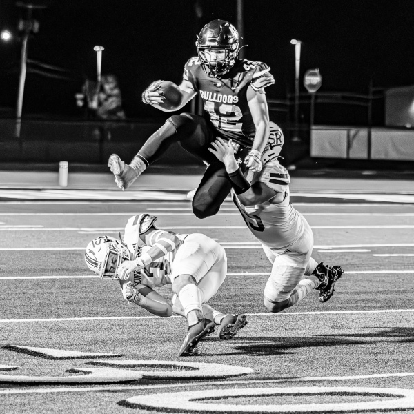 Scurry-Rosser buries Bulldogs, 49-7