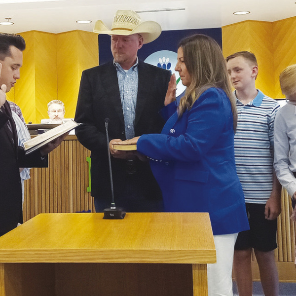 Mayor Raburn swears-in Isbell