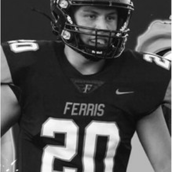 Yellowjackets swarm Ponies, 42-27