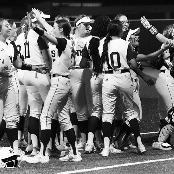 Ennis rallies late to edge Tigers, 4-3