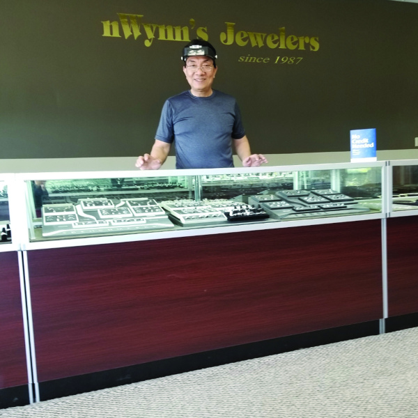 Local jeweler builds on customer service