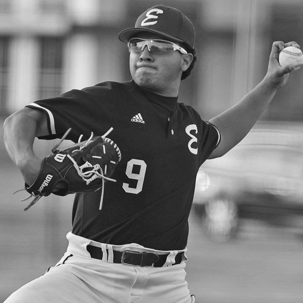 Castillo makes Pirates walk plank, 5-0