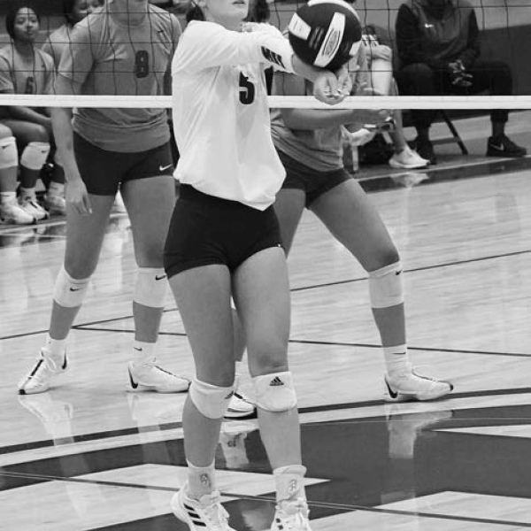 Ennis wins 5-set thriller over Poteet