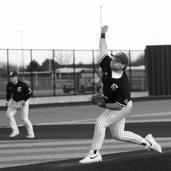 Ennis cruises to 15th win in a row