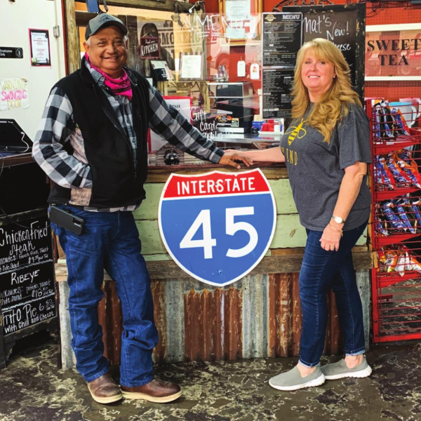 Alma Smokehouse BBQ is downright, down-home