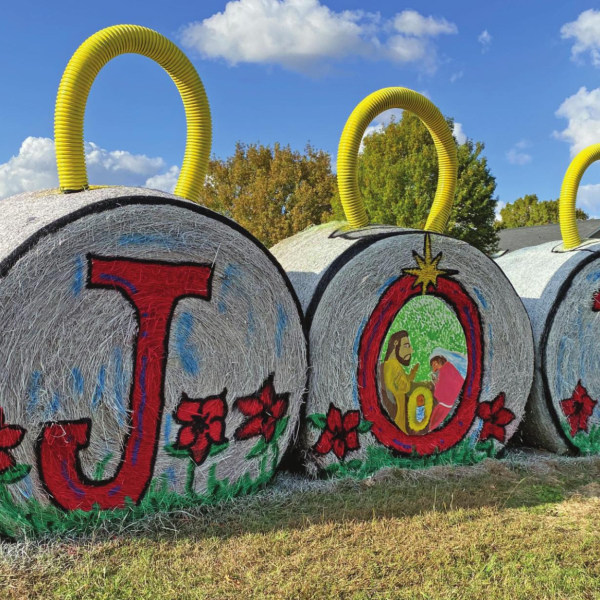 Deck the bales with Christmas joy!