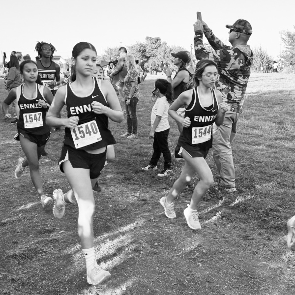 Ennis JrHi XC teams contend at district