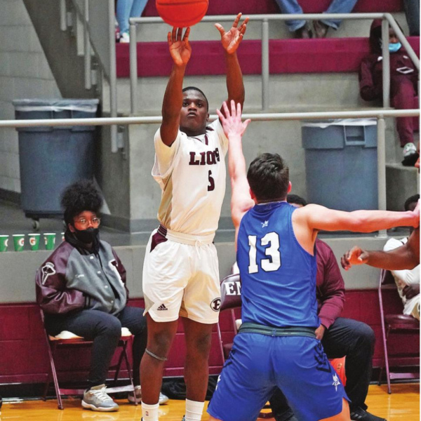 Joshua rallies, holds on 51-49, sweeps Ennis