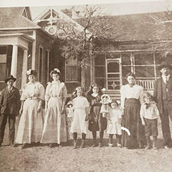 Family searches through photos of Czech history