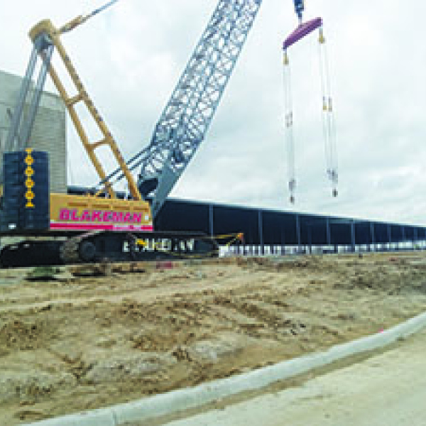Gov. Abbott lauds new distribution facility in Ennis
