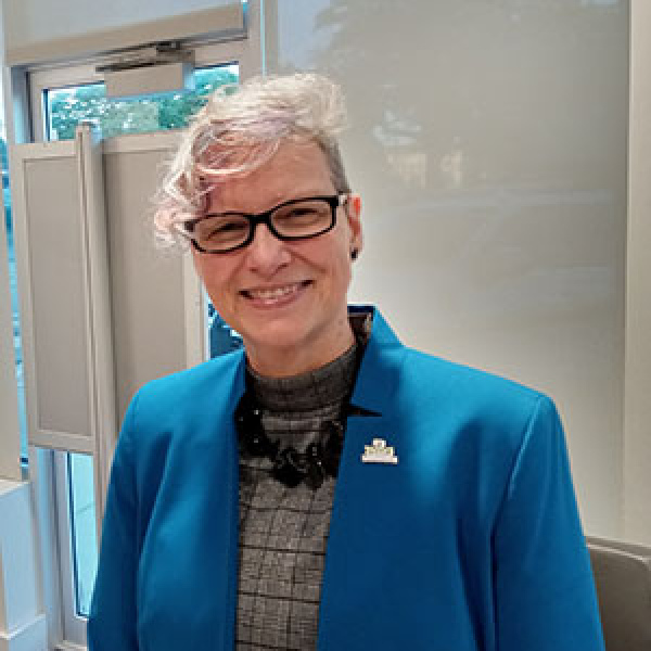 Ennis greets new City Manager
