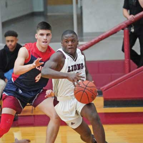 Ennis, Kaufman tangle in Monday playoff opener
