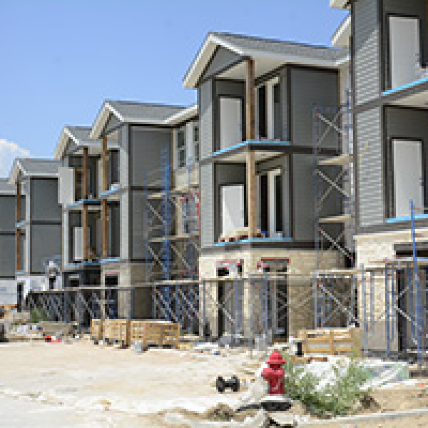 Three apt. complexes near fall leasing