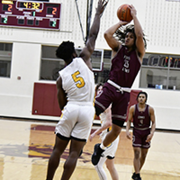 Ennis boys go cold, fall to Crandall