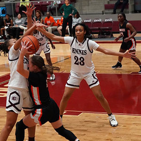 No. 7 Commerce rallies past Lady Lions