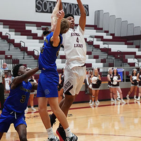 Ennis sinks Kaufman at the wire, 52-50
