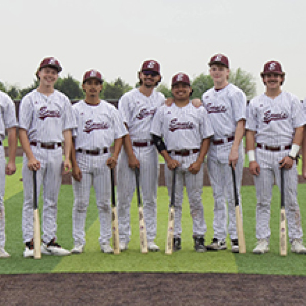 Ennis runs over flat ‘Cats, 11-0; seniors shine