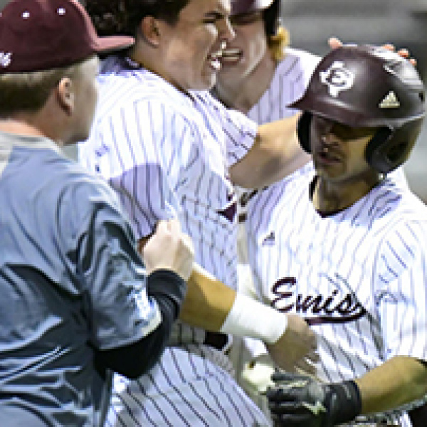 Ennis storms past Joshua, 15-11