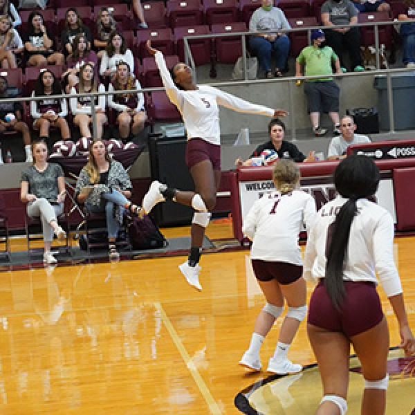 Ennis VB, Henderson prepares for new year