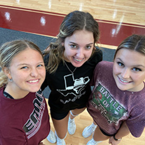 Ennis VB now 18-12, behind Peyton Place