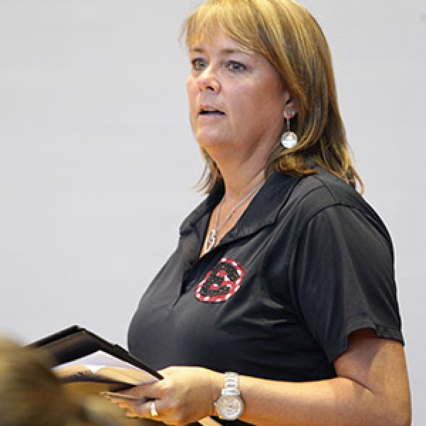 Ennis volleyball opens at home