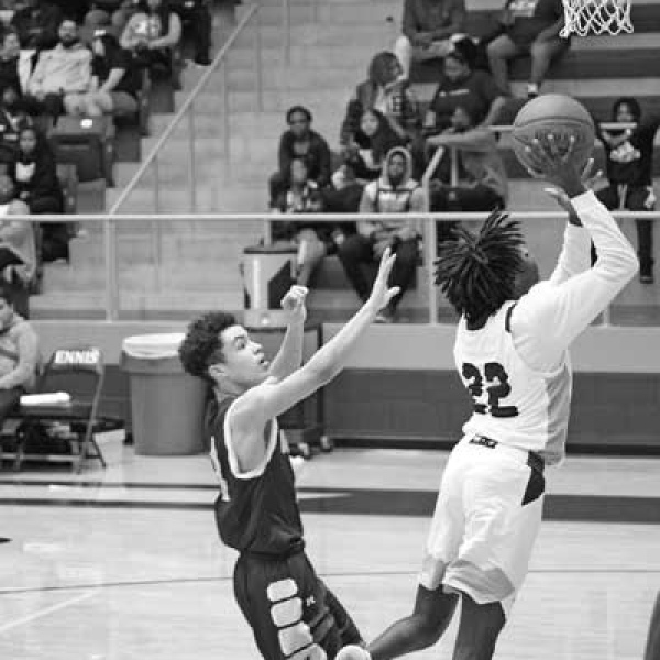 Panthers pull away from Ennis, 61-36