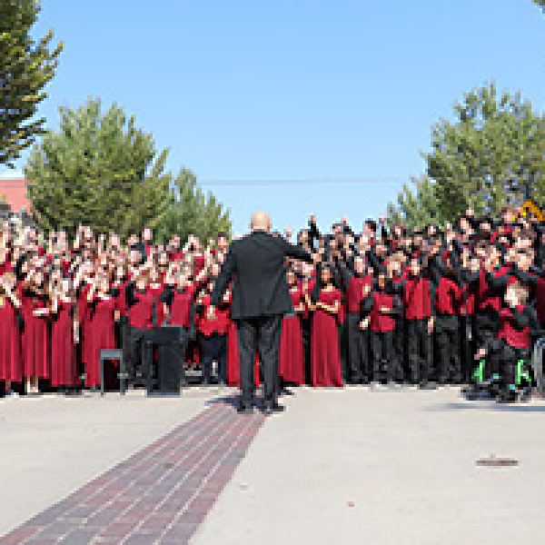 Varsity Choir presents Deck the Hall