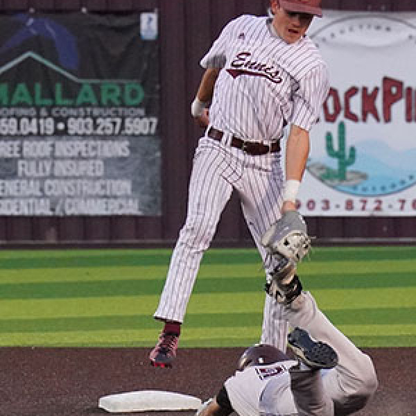 Ennis faces Heritage in district showdown