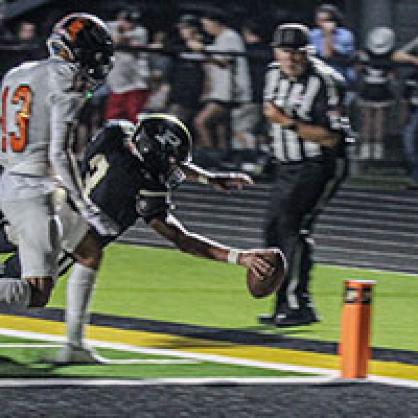 Bulldogs win thriller on final play, 45-38