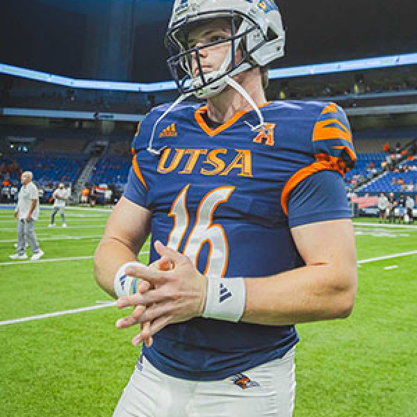 Gilkey announces plans to transfer