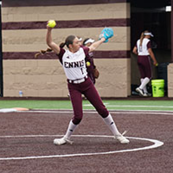 Broncos put Ennis on playoff brink