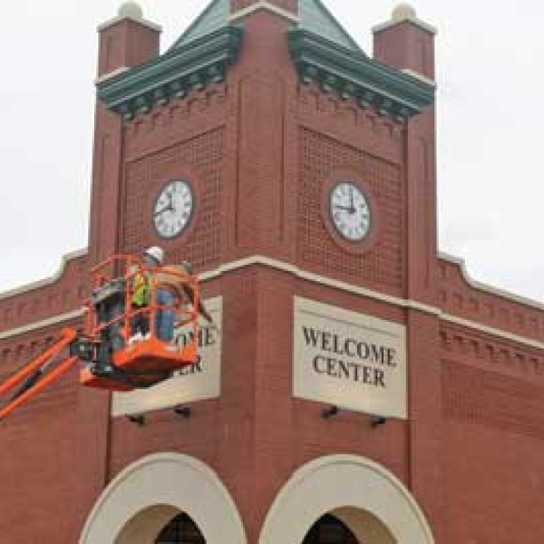 Ennis rolls out new welcome mat downtown