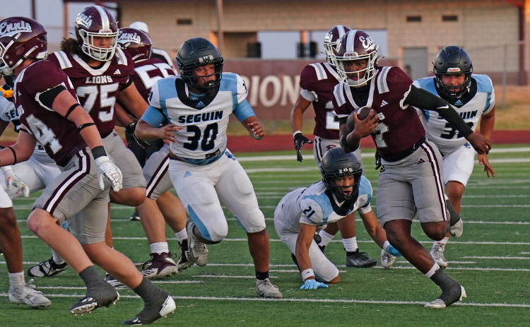 QB Elijah LeBlanc (7) breaks-off a big run in the Lions first touchdown drive. photosbylezley.com